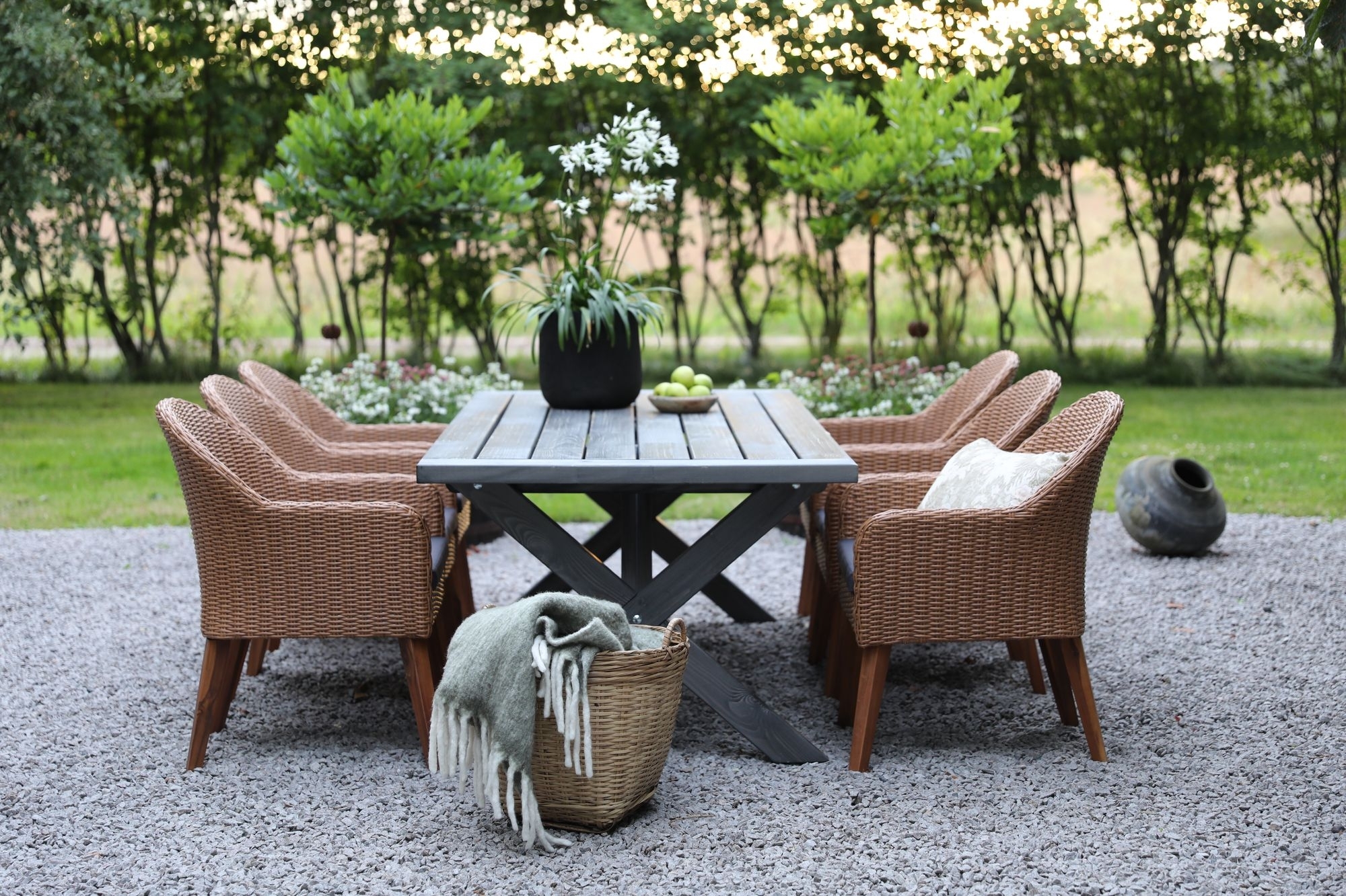 Oxford utegruppe, grått bord 220 cm inkl. 6 stk. valetta naturfargede spisestoler Oxford utegruppe, grått bord 220 cm inkl. 6 stk. valetta naturfargede spisestoler