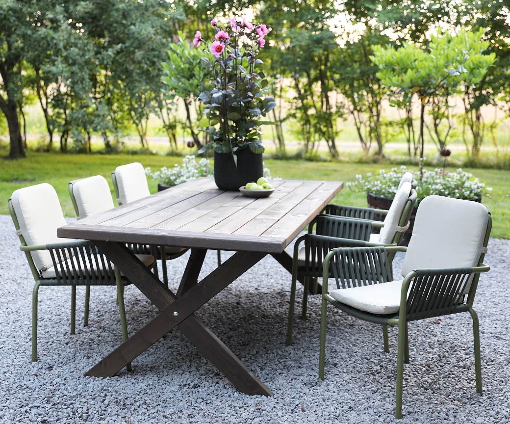 Oxford utendørs spisegruppe; brunt bord 220 cm inkl. 6 stk. Lincoln stabelbare karmstoler grønn/beige Oxford utendørs spisegruppe; brunt bord 220 cm inkl. 6 stk. Lincoln stabelbare karmstoler grønn/beige