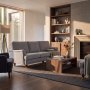 1 Buet Howard-sofa - Grå 3-seter 225 cm med pocketfjærer og messinghjul