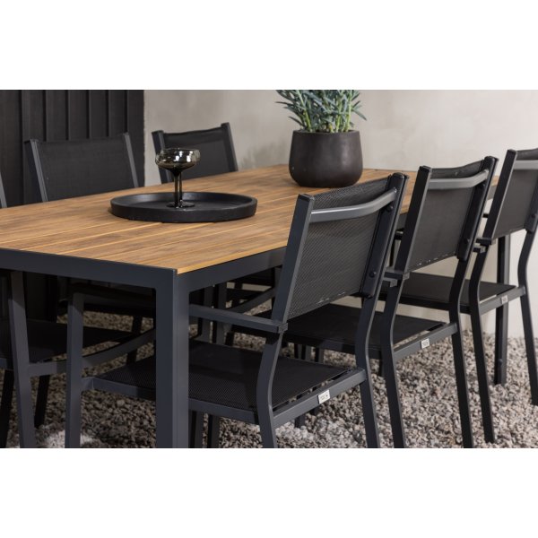 Matvaregruppen i Chania; 6 Copacabana-stoler med spisebord 205 x 90 cm - Svart/natur + Tekstilimpregnering for utembler