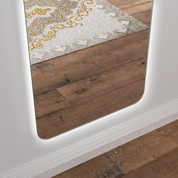 Trani veggspeil med LED-belysning og avrundede hjørner Trani veggspeil med LED-belysning og avrundede hjørner