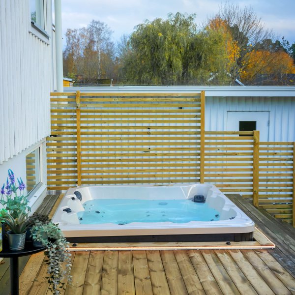 Badestamp Poseidon - 5-6 personer Badestamp Poseidon - 5-6 personer