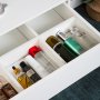 Hvitt sminkebord med oppbevaring, 90 cm bredt Hvitt sminkebord med oppbevaring, 90 cm bredt