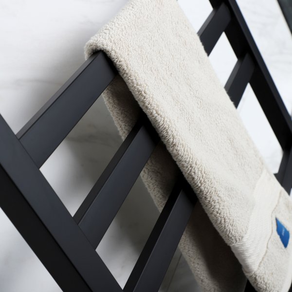 Elektrisk håndkletørker 60x82,5x12cm | SC06B | Svart Elektrisk håndkletørker 60x82,5x12cm | SC06B | Svart