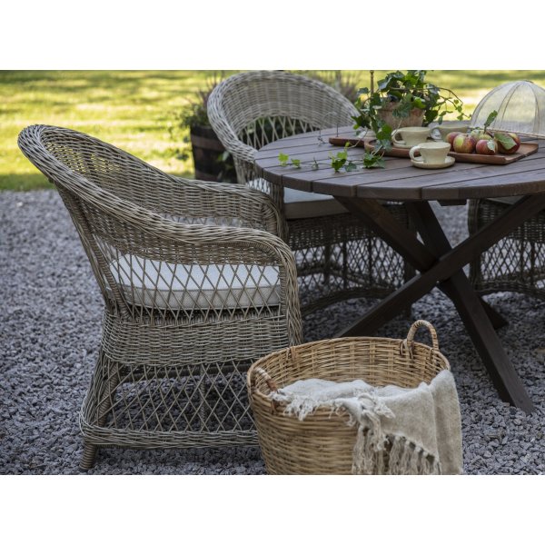 Utegruppe Marbella: Scottsdale rundt brunt spisebord Ø112 cm inkludert 4 Marbella lenestoler i naturfarget kunstrotting Utegruppe Marbella: Scottsdale rundt brunt spisebord Ø112 cm inkludert 4 Marbella lenestoler i naturfarget kunstrotting
