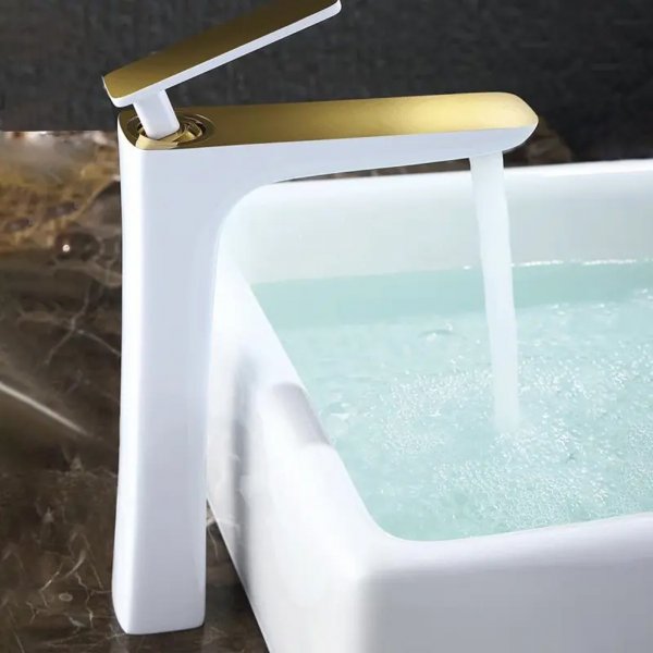 Peony Servantbatteri - Høy tut | Hvit/gull Peony Servantbatteri - Høy tut | Hvit/gull