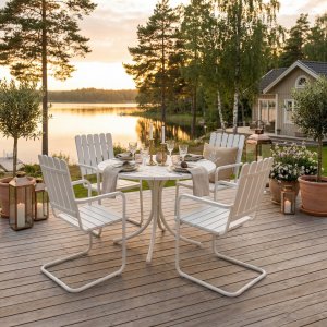 Utend�rs spisegruppe fj�rst�l med 4 stoler rundt et bord hvitlakkert + M�belpleie