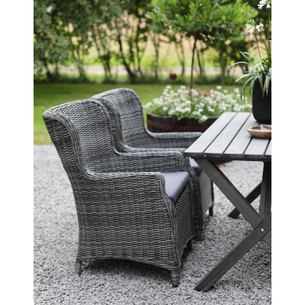 Spisegruppe Scottsdale: Bord 150 cm inkl. 4 stk. Jacksonville lenestoler i grå kunstrotting Spisegruppe Scottsdale: Bord 150 cm inkl. 4 stk. Jacksonville lenestoler i grå kunstrotting