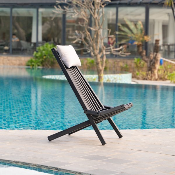 Calcutta fluktstol med nakkepute - Svartbeiset Calcutta fluktstol med nakkepute - Svartbeiset