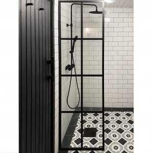 Dusjvegg 60x210 cm | 6 mm sikkerhetsglass | Svarte profiler