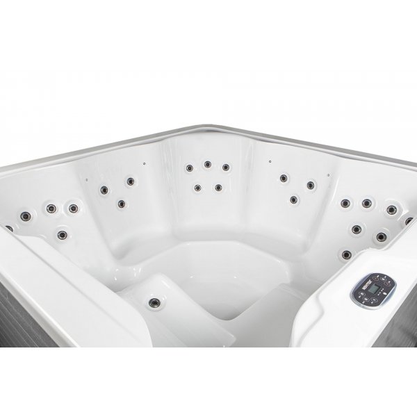 Badestamp Luosto 29 Jets - 5 Personer - Deksel inkludert