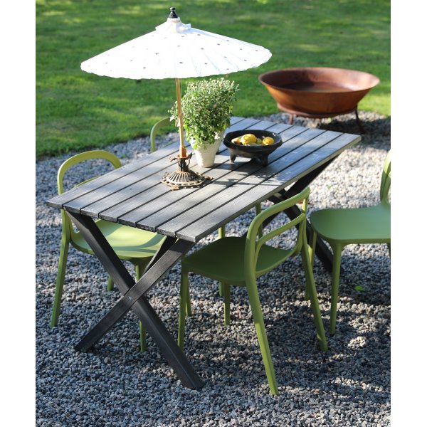 Spisegruppe Scottsdale: 150 cm grått trebord inkludert 4 stk Nordanå stablebare stoler Spisegruppe Scottsdale: 150 cm grått trebord inkludert 4 stk Nordanå stablebare stoler