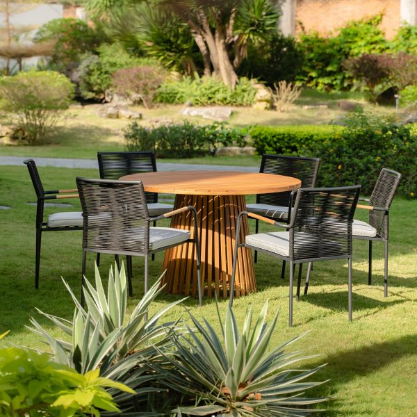 Storkö rundt spisebord i akasie D120 cm + Rengjøringsspray for utemøbler Storkö rundt spisebord i akasie D120 cm + Rengjøringsspray for utemøbler