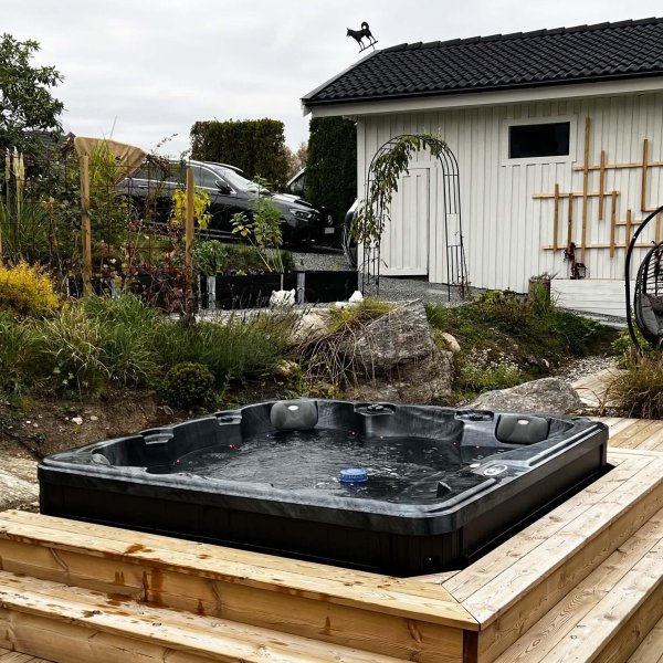 Badestamp Poseidon Blackline - 5-6 personer Badestamp Poseidon Blackline - 5-6 personer