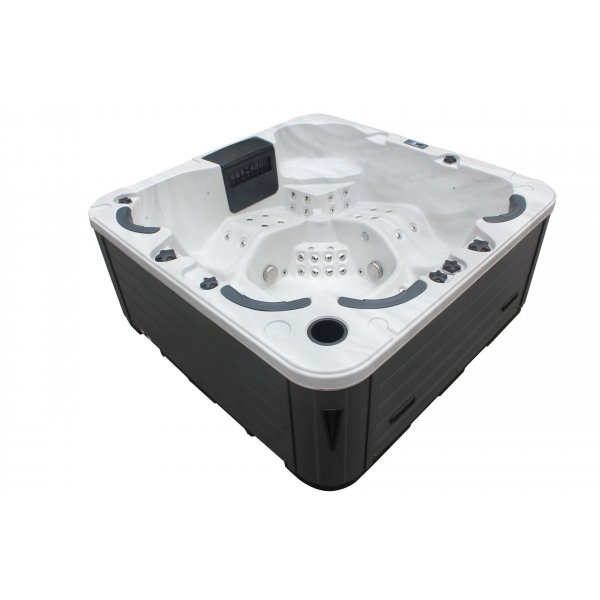 Badestamp Jupiter 94 Jets - 6 personer - Deksel inkludert Badestamp Jupiter 94 Jets - 6 personer - Deksel inkludert