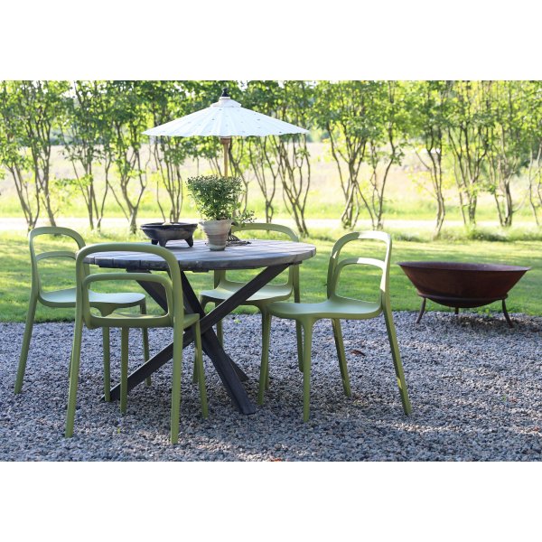 Spisegruppe Scottsdale: Rundt grått trebord inkludert 4 stk Nordanå stablebare stoler Spisegruppe Scottsdale: Rundt grått trebord inkludert 4 stk Nordanå stablebare stoler