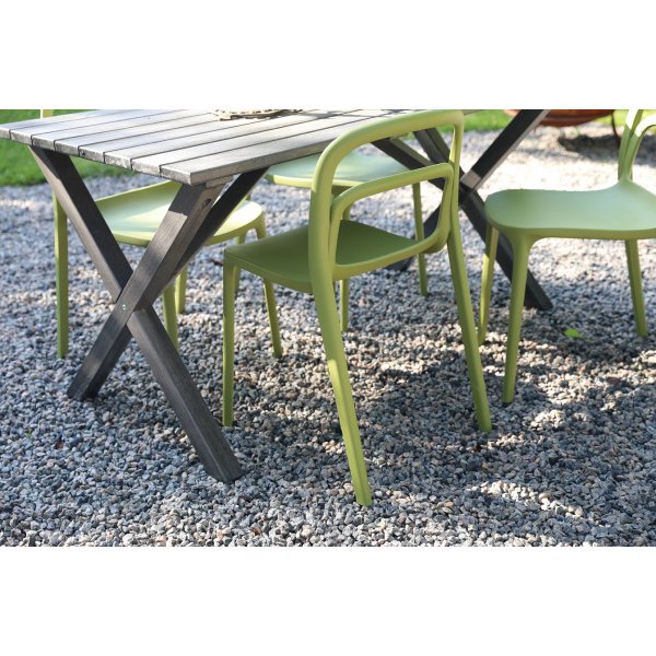 Spisegruppe Scottsdale: 150 cm grått trebord inkludert 4 stk Nordanå stablebare stoler Spisegruppe Scottsdale: 150 cm grått trebord inkludert 4 stk Nordanå stablebare stoler