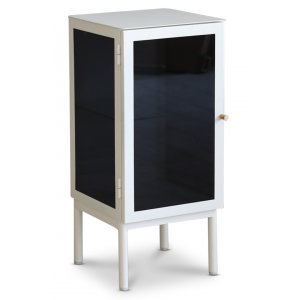 Revel hvitt nattbord 75 cm med venstrehengt dør Revel hvitt nattbord 75 cm med venstrehengt dør