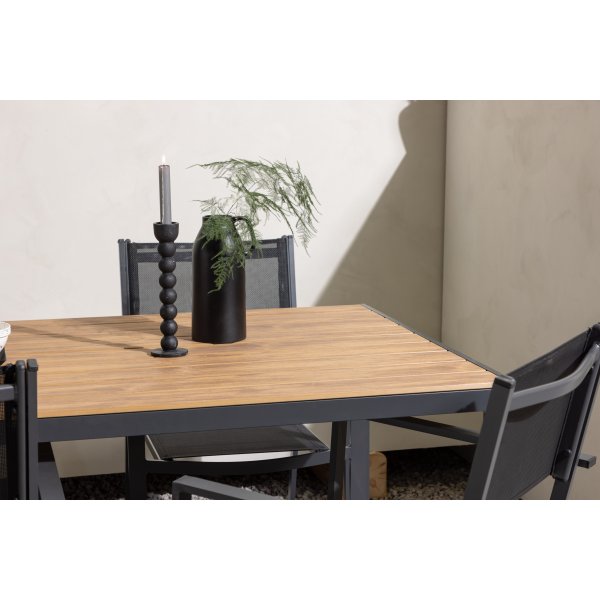 Matvaregruppen i Chania; 6 Copacabana-stoler med spisebord 205 x 90 cm - Svart/natur + Tekstilimpregnering for utembler