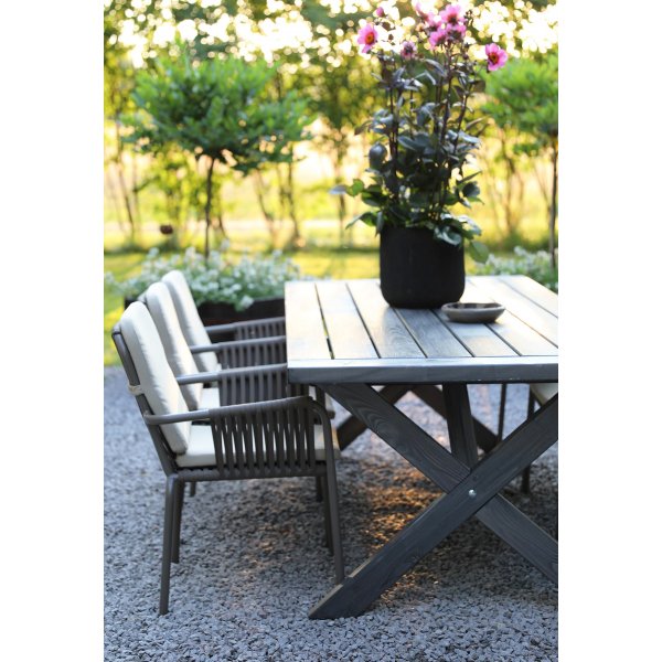 Oxford utendørs spisegruppe; grått bord 220 cm inkl. 6 stk. Lincoln stabelbare karmstoler grå/beige Oxford utendørs spisegruppe; grått bord 220 cm inkl. 6 stk. Lincoln stabelbare karmstoler grå/beige