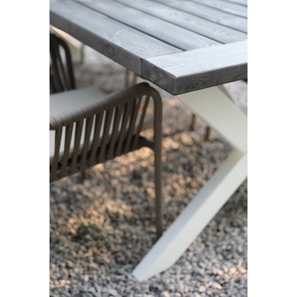 Oxford utendrs spisegruppe; grtt/hvitt bord 220 cm inkl. 6 stk. Lincoln stabelbare karmstoler gr/beige + Tekstilimpregnering for utembler