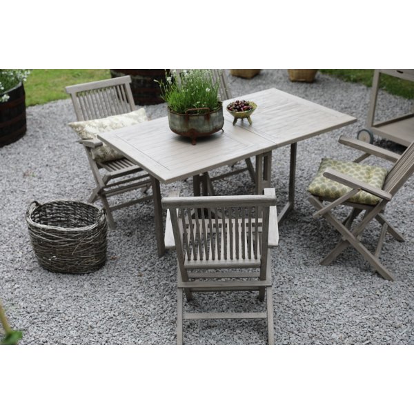 Spisegruppe Saltö grå teak: Klaffbord inkl. 4 stk. Saltö karmstoler i grå teak Spisegruppe Saltö grå teak: Klaffbord inkl. 4 stk. Saltö karmstoler i grå teak